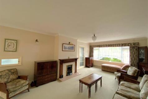 13 Grenada Close - Lounge3.jpg