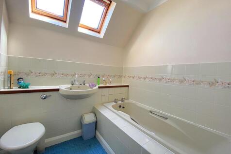 77 Rotherfield Ave - Bath.jpg