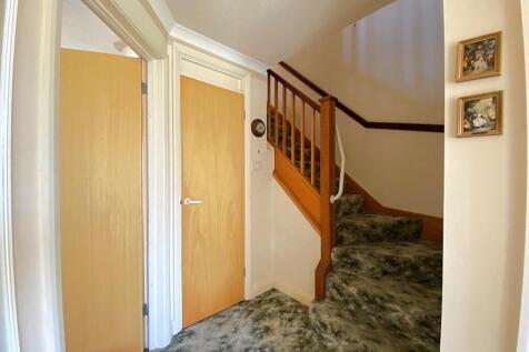 77 Rotherfield Ave - Hall.jpg