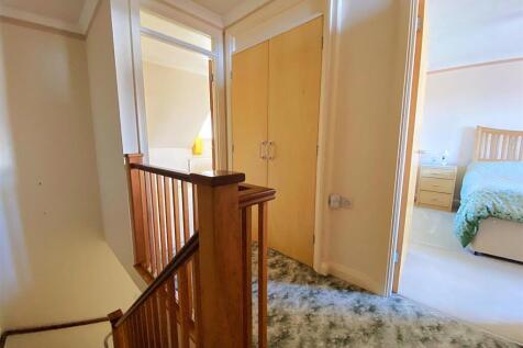 77 Rother field Ave - Landing.jpg