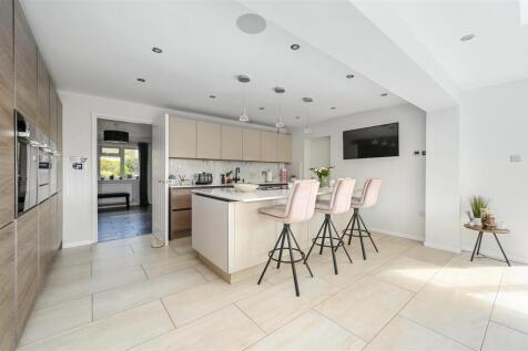 CONIFERS &amp; ROSE COTTAGE - BN245NX (48).jpg