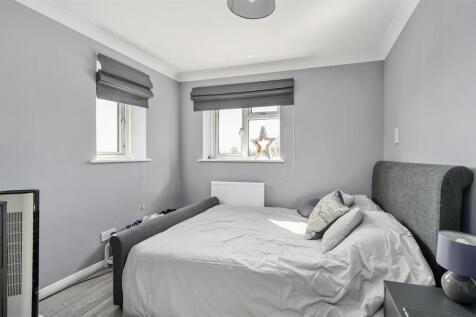 CONIFERS &amp; ROSE COTTAGE - BN245NX (37).jpg