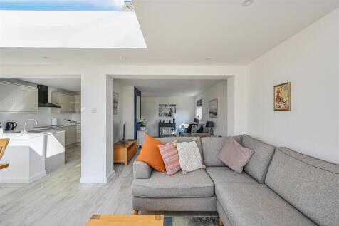 CONIFERS &amp; ROSE COTTAGE - BN245NX (28).jpg