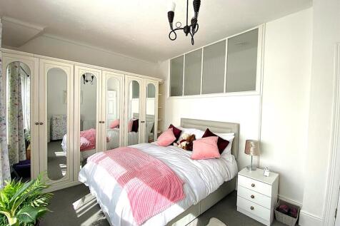 3 Trevenna - Bedroom.jpg