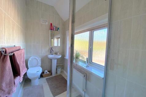 3 Trevenna - Shower.jpg