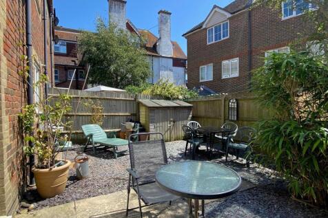 2 Chancery Ct - Garden1.jpg