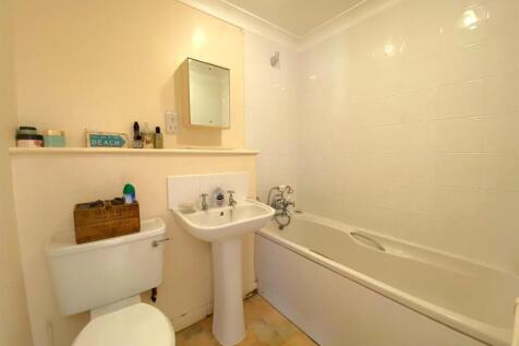 2 Chancery Ct - Bathroom.jpg
