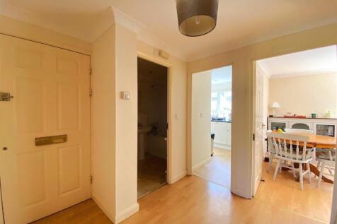 2 Chancery Ct - Hall2.jpg