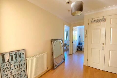 2 Chancery Ct - Hall1.jpg