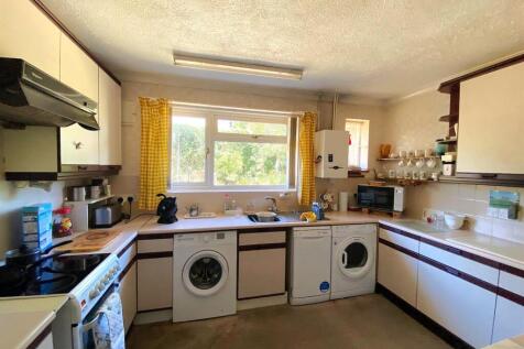 35 The HIghlands - Kitchen1.jpg