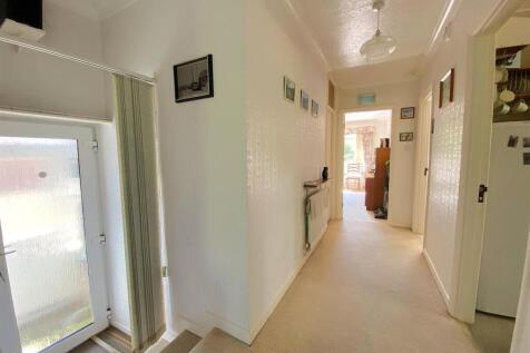 35 The Highlands - Hall.jpg