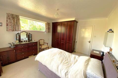 35 The Highlands - Bedroom2.jpg