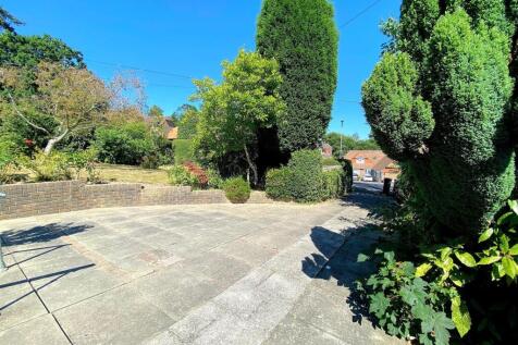 35 The Highlands - Front1.jpg