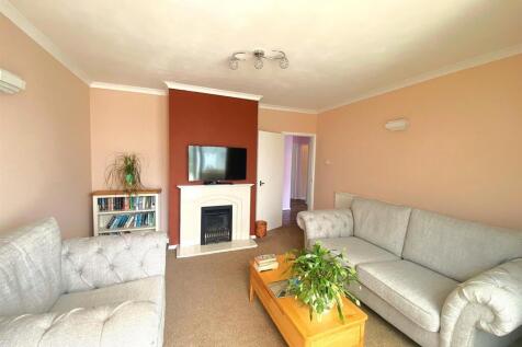 10 Claxton Rd - Lounge2.jpg