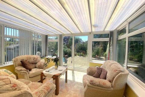 10 Claxton Rd - Conservatory.jpg