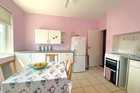 10 Claxton Rd - Kitchen2.jpg