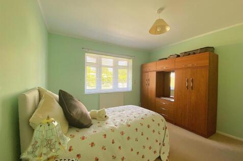 10 Claxton Rd - Bed3.jpg