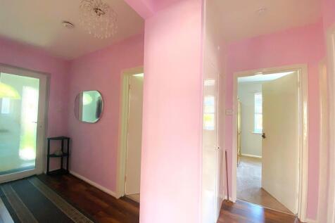 10 Claxton Rd - Hall.jpg