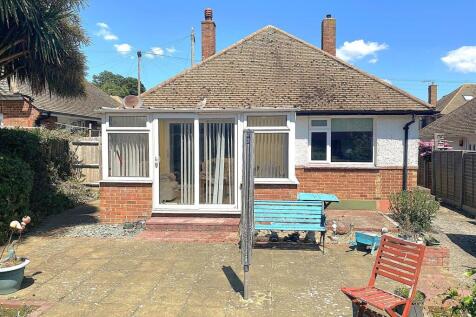 10 Claxton Rd - Rear.jpg