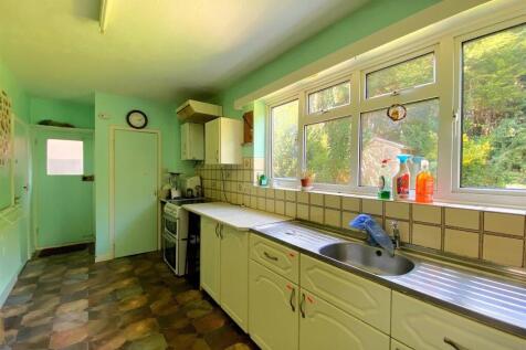 14 Millham Close - Kitchen2.jpg