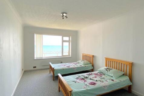 19 Grenada - Bed2.jpg