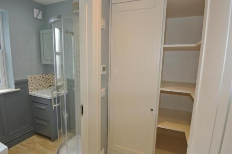 En Suite Dressing Area b.JPG