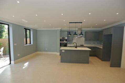 Kitchen Breakfast Family Room 4.JPG