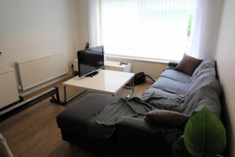 Lounge 4 Greenacre Court.jpg