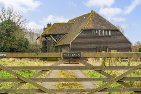 Silks Barn Ph85.jpg
