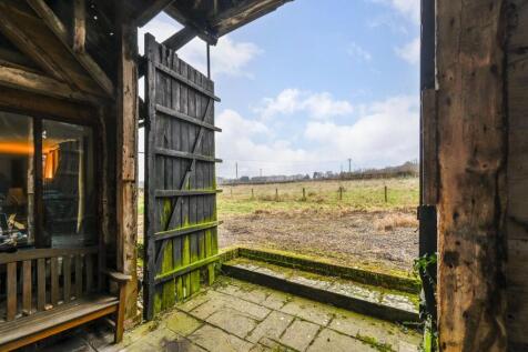 Silks Barn Ph69.jpg