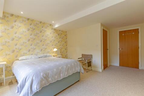 Bedroom 1-2.jpg
