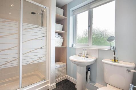 Ensuite to bedroom two