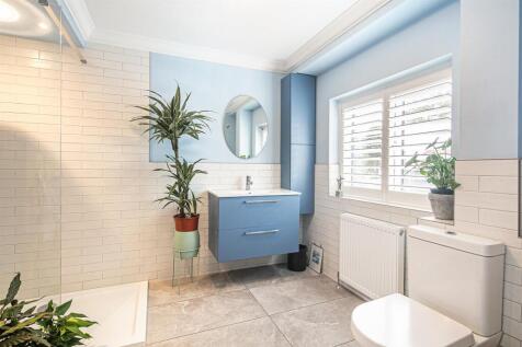 Ensuite to bedroom one