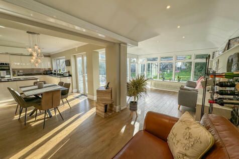 sitting room open...
