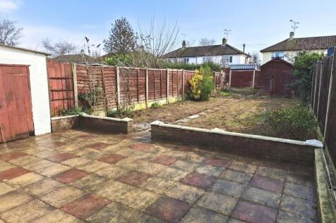 LONG REAR GARDEN