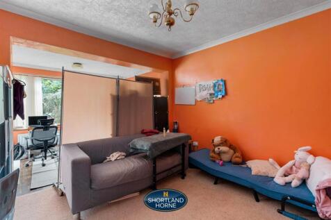 120 De Montfort Way WM (8 of 16).jpg