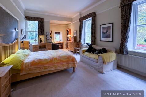 Bedroom 1.jpg