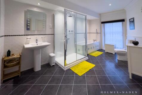 Bathroom.jpg