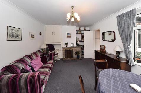 SITTING / DINING AREA