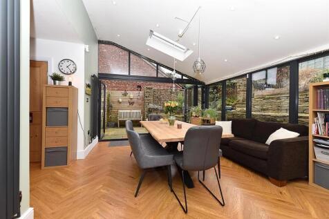 OPEN PLAN FAMILY ROOM/DINING KITCHEN