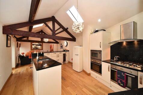 SUPERB LIVING ROOM/BREAKFAST KITCHEN