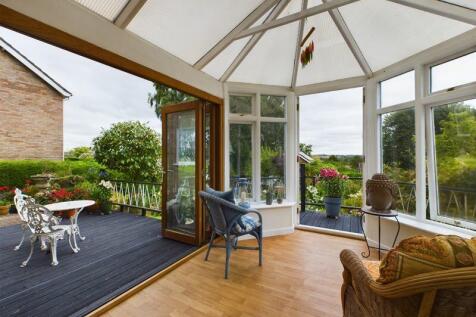 Conservatory open to Terrace