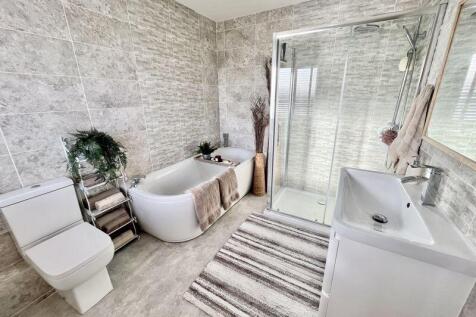 Bath &amp; Shower Room