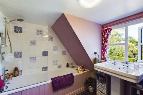 En-suite bathroom