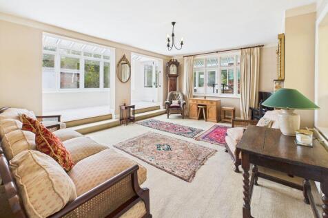 Living Room / Conservatory