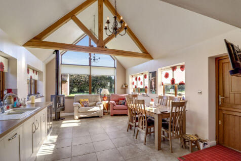 Kitchen/ Dining/ Living