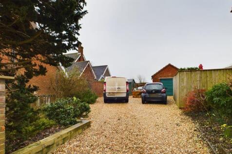 Driveway/parking area