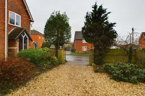 Driveway/garden area