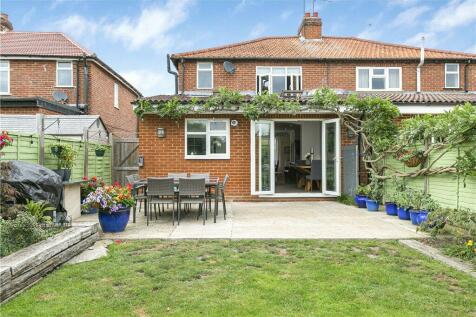 3 bedroom end of terrace house for sale in Park Road, Egham, Surrey, TW20