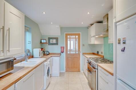 Heath House, Centre Drive, Newmarket--13.jpg